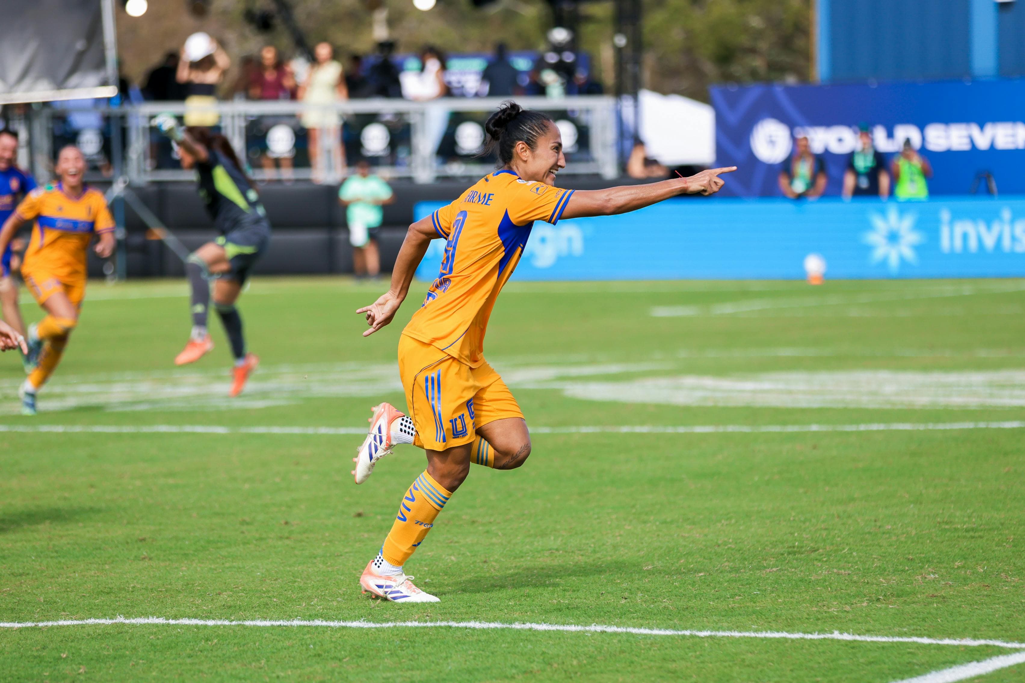 Tigres Conquer Mexican Clásico to Reach the Final